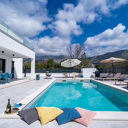 Villa Invigo - Brand New Private Pool Villa مْليني المظهر الخارجي الصورة