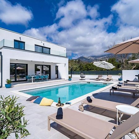 Villa Invigo - Brand New Private Pool Villa مْليني المظهر الخارجي الصورة