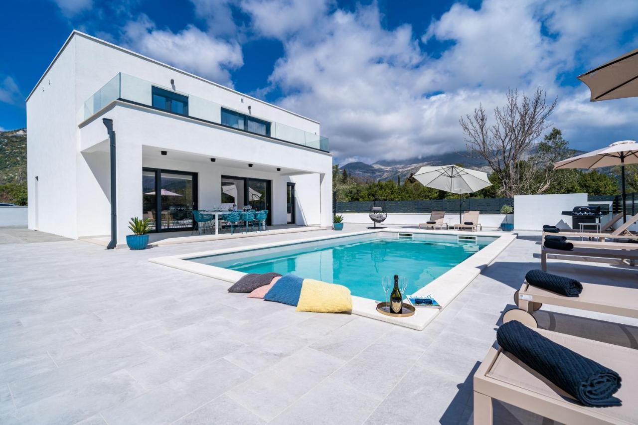 Villa Invigo - Brand New Private Pool Villa مْليني المظهر الخارجي الصورة