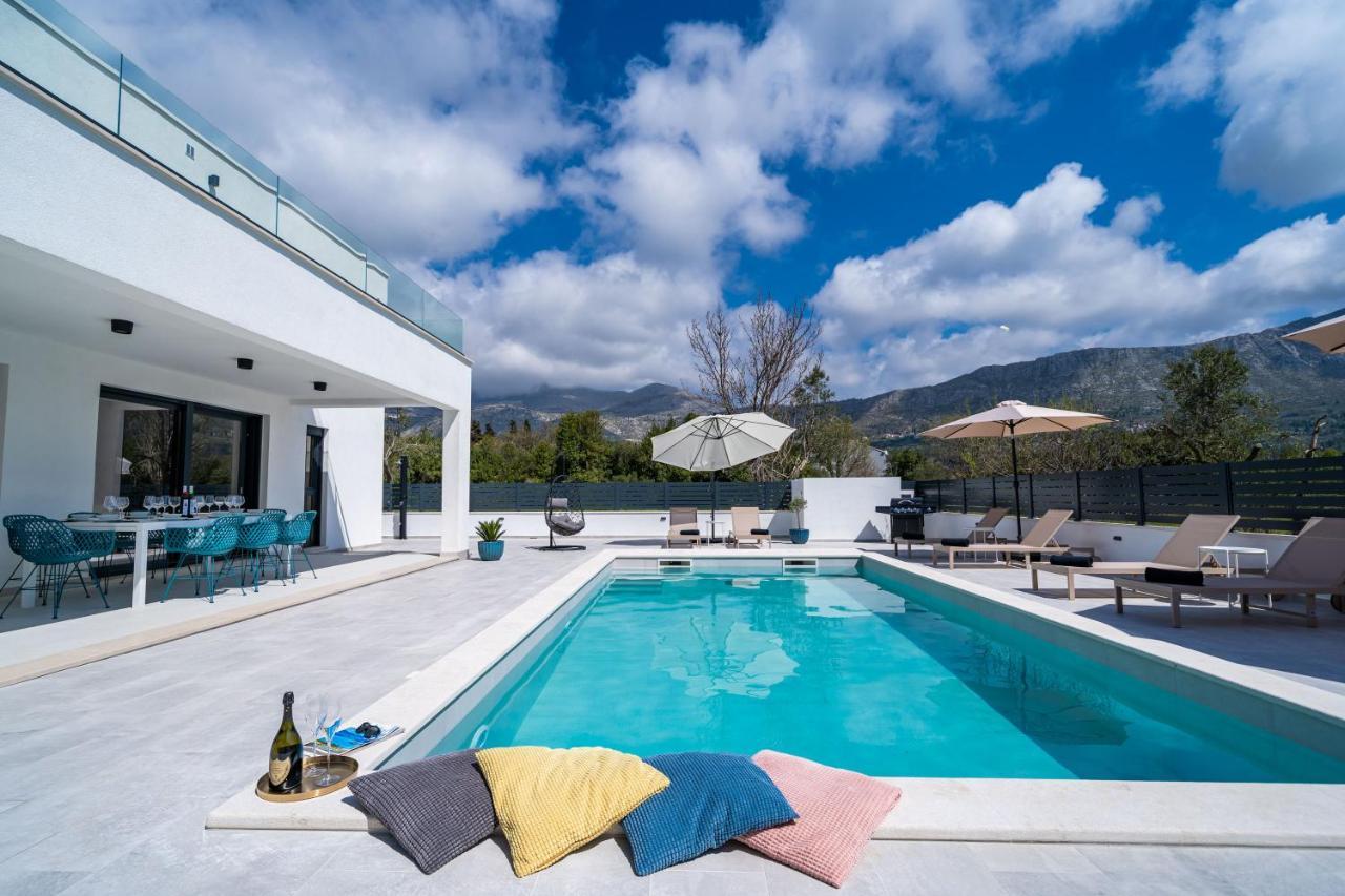 Villa Invigo - Brand New Private Pool Villa مْليني المظهر الخارجي الصورة