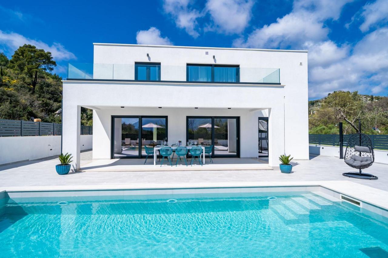 Villa Invigo - Brand New Private Pool Villa مْليني المظهر الخارجي الصورة
