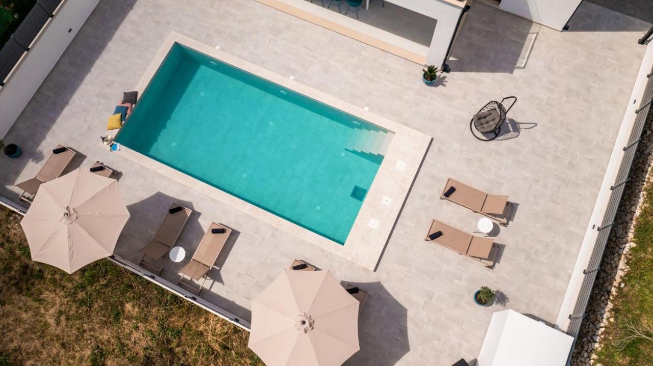 Villa Invigo - Brand New Private Pool Villa مْليني المظهر الخارجي الصورة