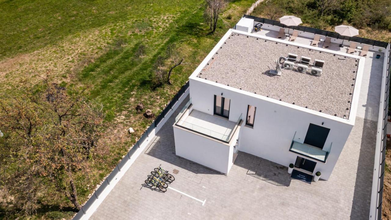 Villa Invigo - Brand New Private Pool Villa مْليني المظهر الخارجي الصورة