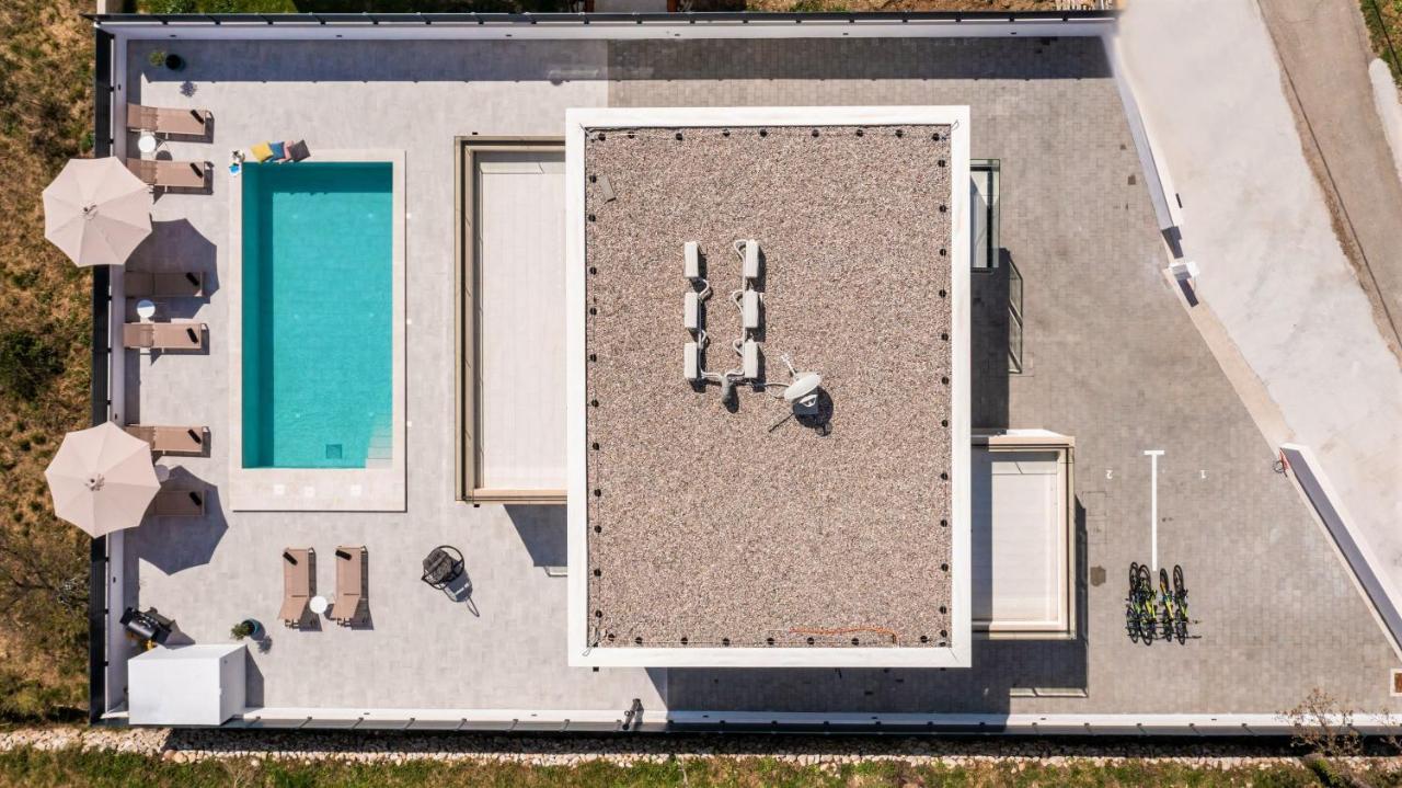 Villa Invigo - Brand New Private Pool Villa مْليني المظهر الخارجي الصورة