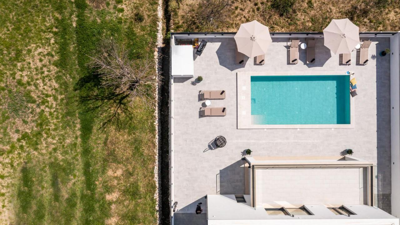 Villa Invigo - Brand New Private Pool Villa مْليني المظهر الخارجي الصورة
